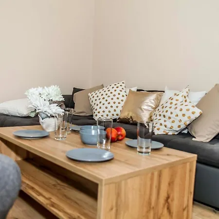 Apartament Przy Plazy - Bitwy Pod Plowcami 38 *